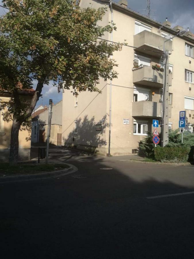 Dora Apartman Hotel Eger Exterior foto